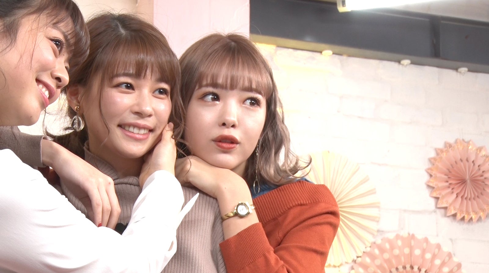 （左から）杉原千尋アナ、鈴木唯アナ、藤田ニコル（提供写真）