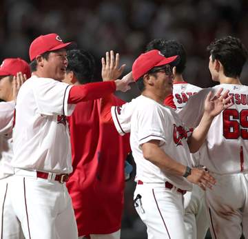 広島 新井監督は「ちょっと予想外の展開」相手のミスでサヨナラ勝ちに 九回に辰見＆大盛を代走投入「相手バッテリーを揺さぶる」サヨナラ暴投誘発