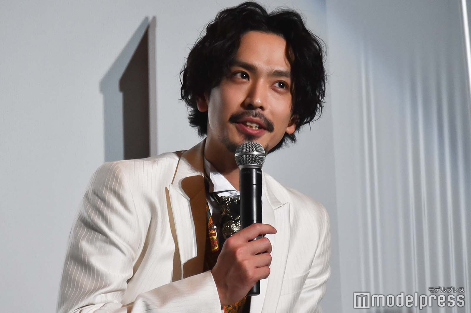 黒羽麻璃央 （C）モデルプレス