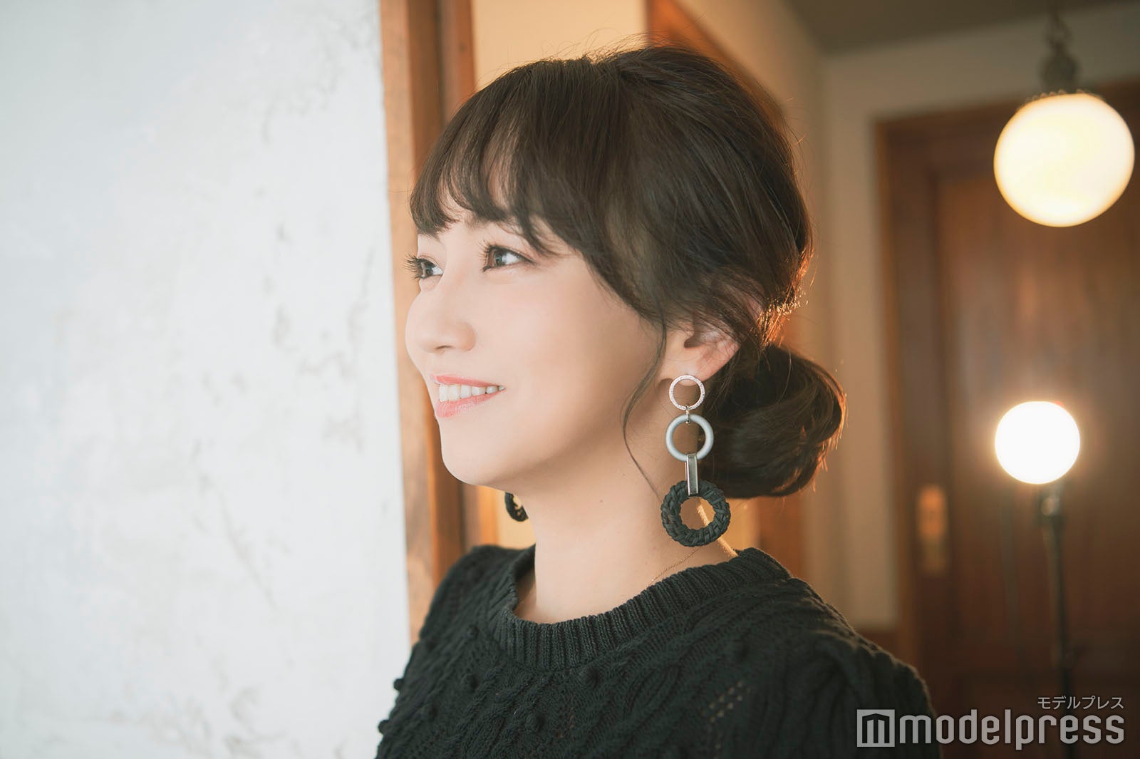大きなピアスをアクセントに／戸部洋子アナウンサー（C）モデルプレス
