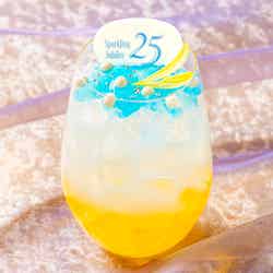 東京ディズニーシー・ホテルミラコスタ シルクロードガーデン 東京ディズニーシー25周年 “スパークリング・ジュビリー”スペシャルドリンク ¥1,600 期間:4月8日(水)~6月30日(火)(C)Disney