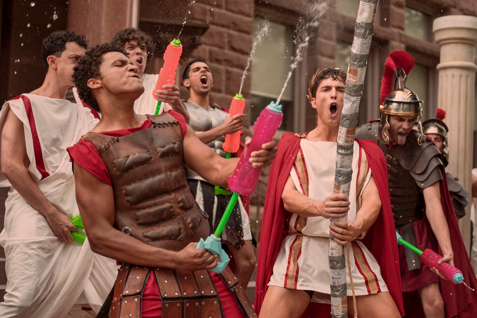 Amazon Original「オーバーコンペンセイト ～イケメン男子の自分探し～」（Overcompensating／アメリカ）シーズン1（C）2025 Amazon Content Services LLC