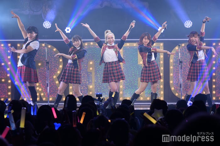 「ヘラヘラ三銃士 2ndコンサート 2022 夏 ~熱烈美々~」より(C)モデルプレス