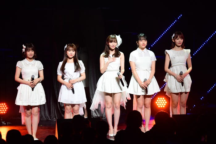 朝長美桜、矢吹奈子、指原莉乃、田島芽瑠、宮脇咲良「HKT48コンサート in 東京ドームシティホール~今こそ団結!ガンガン行くぜ8年目!~」(C)AKS