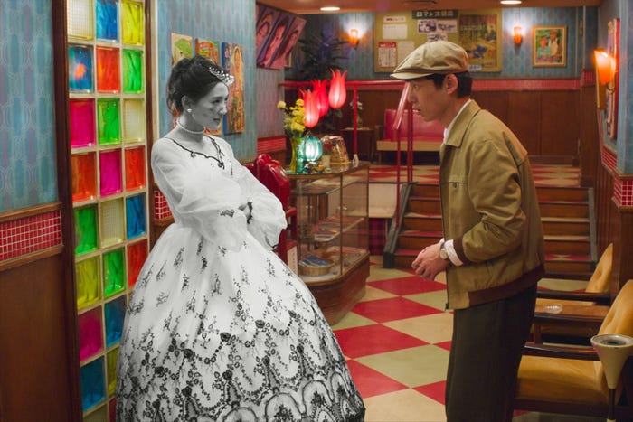 綾瀬はるか、坂口健太郎(C)2018 映画「今夜、ロマンス劇場で」製作委員会