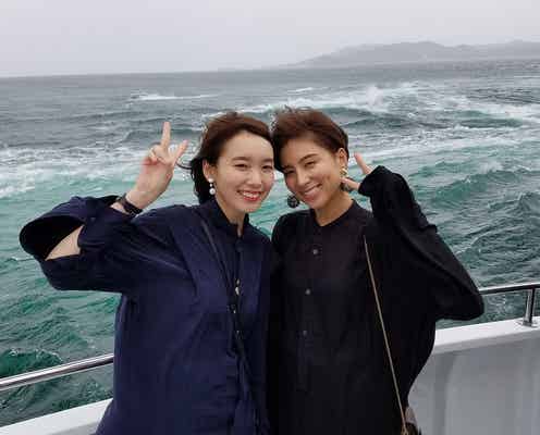 飯豊まりえ&ラブリ、2人旅で飾らない笑顔弾ける 迫力ある自然現象に興奮