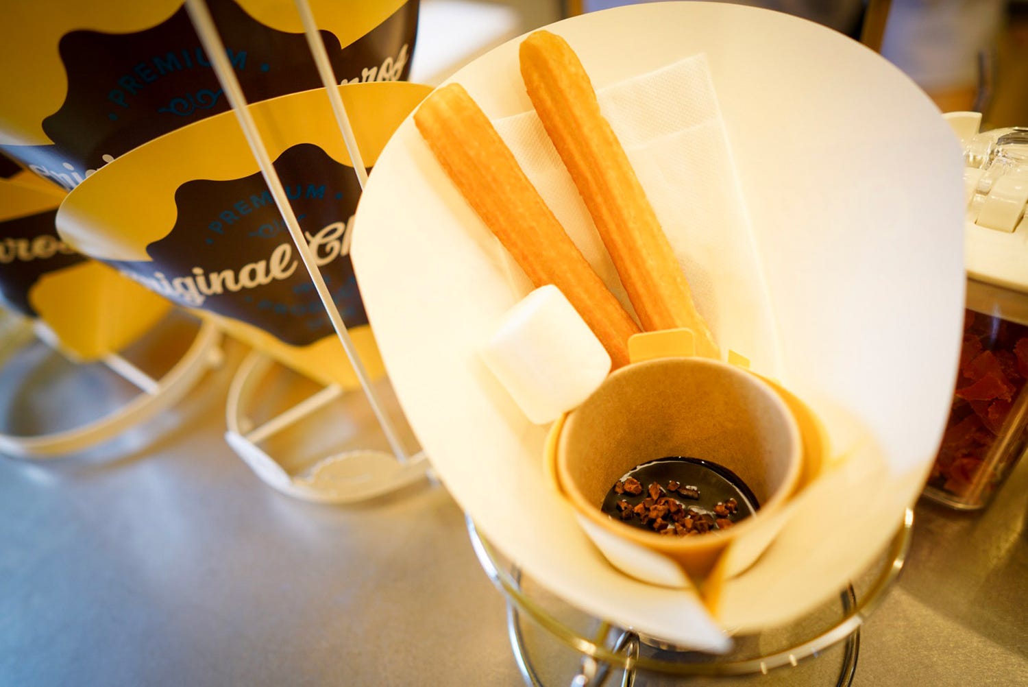 スペイン発チュロス専門店「オリジナルチュロス」日本初上陸 種類豊富なソースを気分次第でチョイス