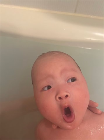 小林礼奈、次女の‟ほぉ〜顔” お風呂ショットに反響「可愛すぎて悶えました」