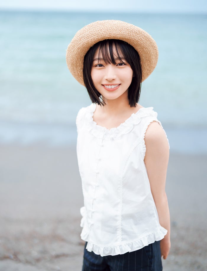 日向坂46五期生・大野愛実「週刊少年マガジン」登場 夏の魅力満載