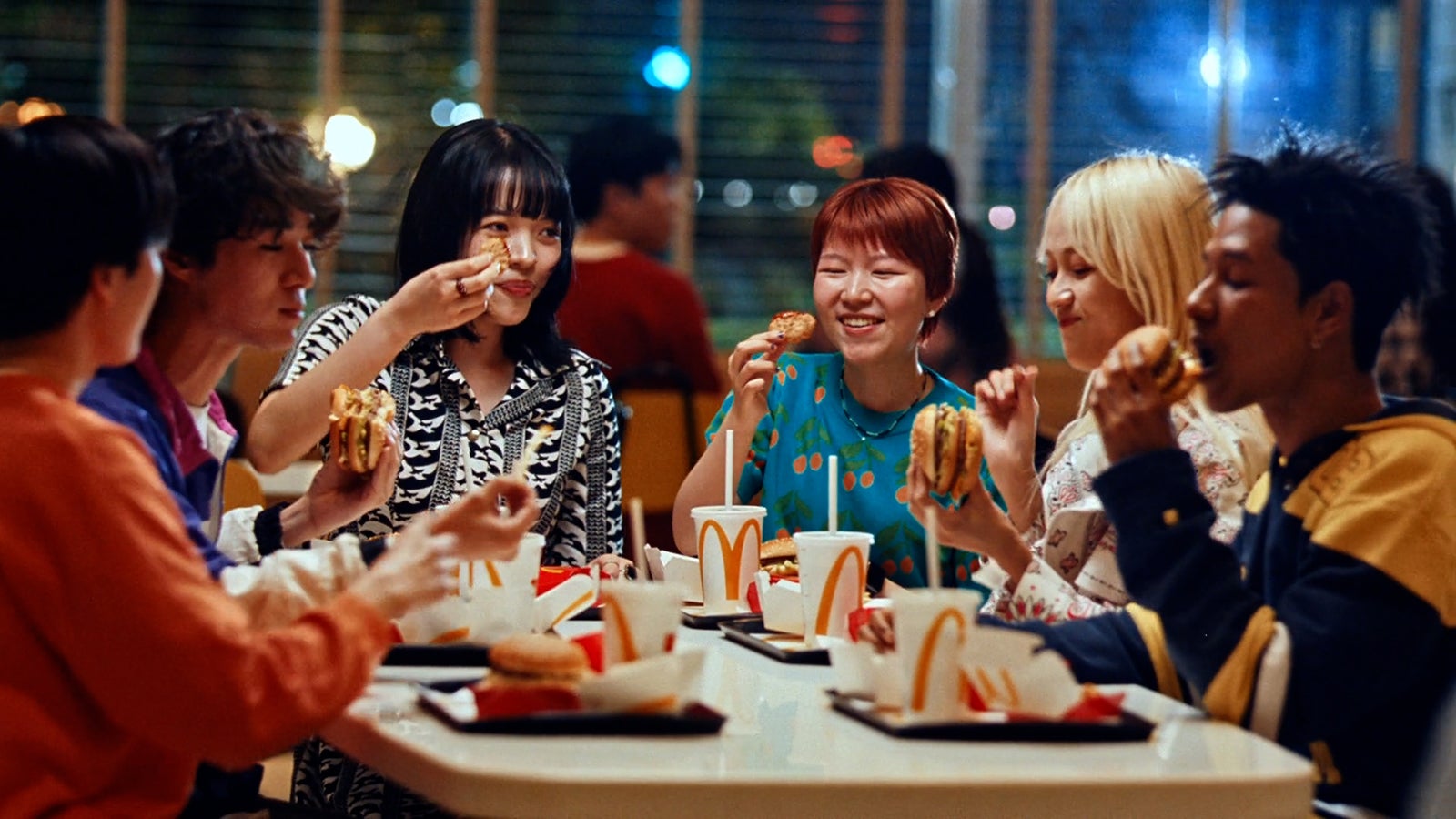 ビッグマック「明日も 笑おう あの頃も今も」篇（提供写真）