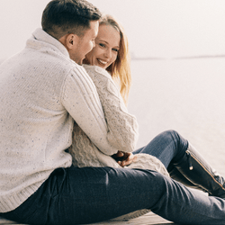 ハグの仕方で分かる彼の心理 4つ モデルプレス