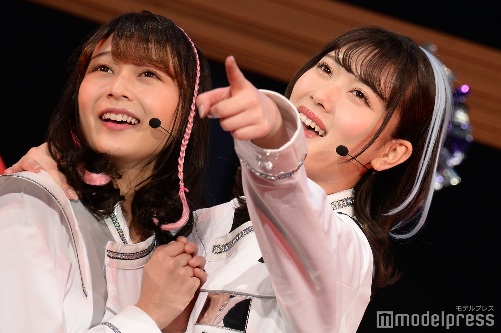 鈴木絢音、伊藤純奈（C）モデルプレス