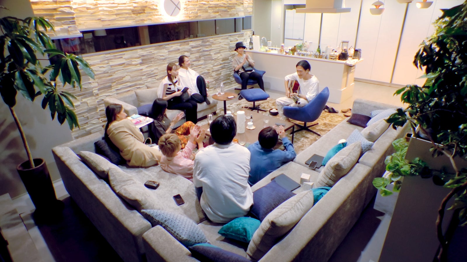 「ラブ トランジット」第6話（C）2023 Amazon Content Services, LLC or its Affiliates. All Rights Reserved.