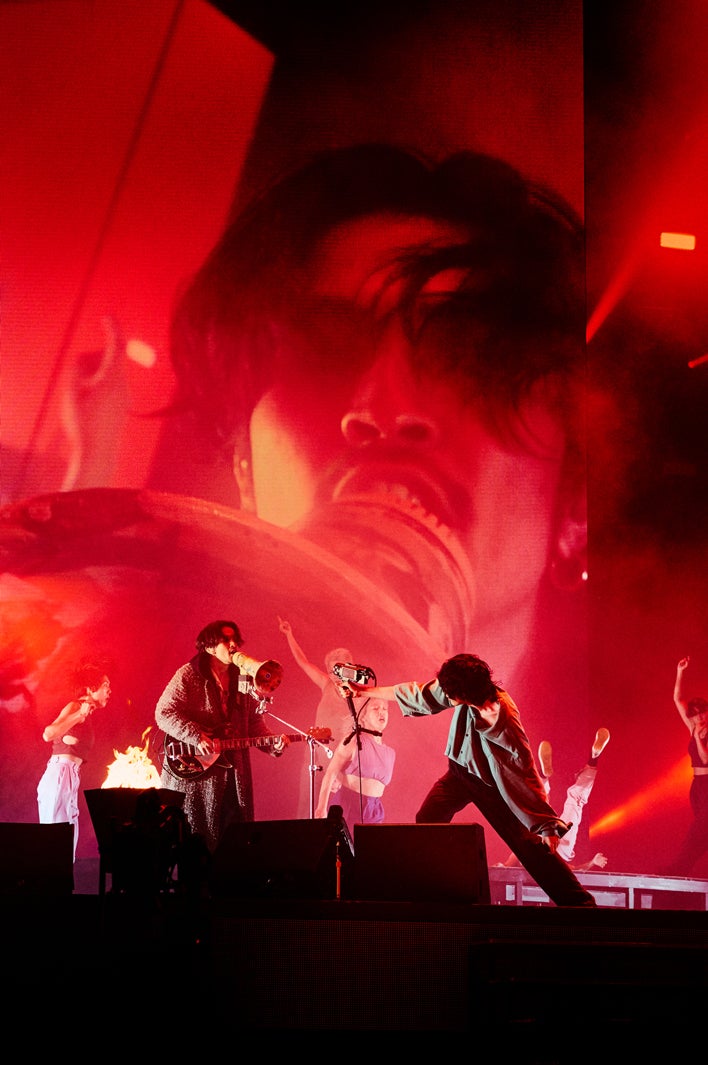 常田大希、米津玄師／「米津玄師 2022 TOUR／変身」の様子（提供写真）