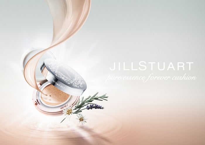 「ピュアエッセンス フォーエバー クッションコンパクト」 （C）JILL STUART Beauty