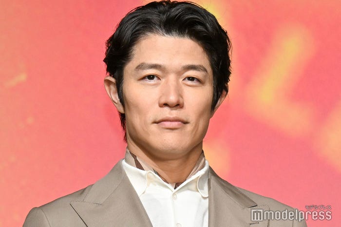 鈴木亮平(C)モデルプレス