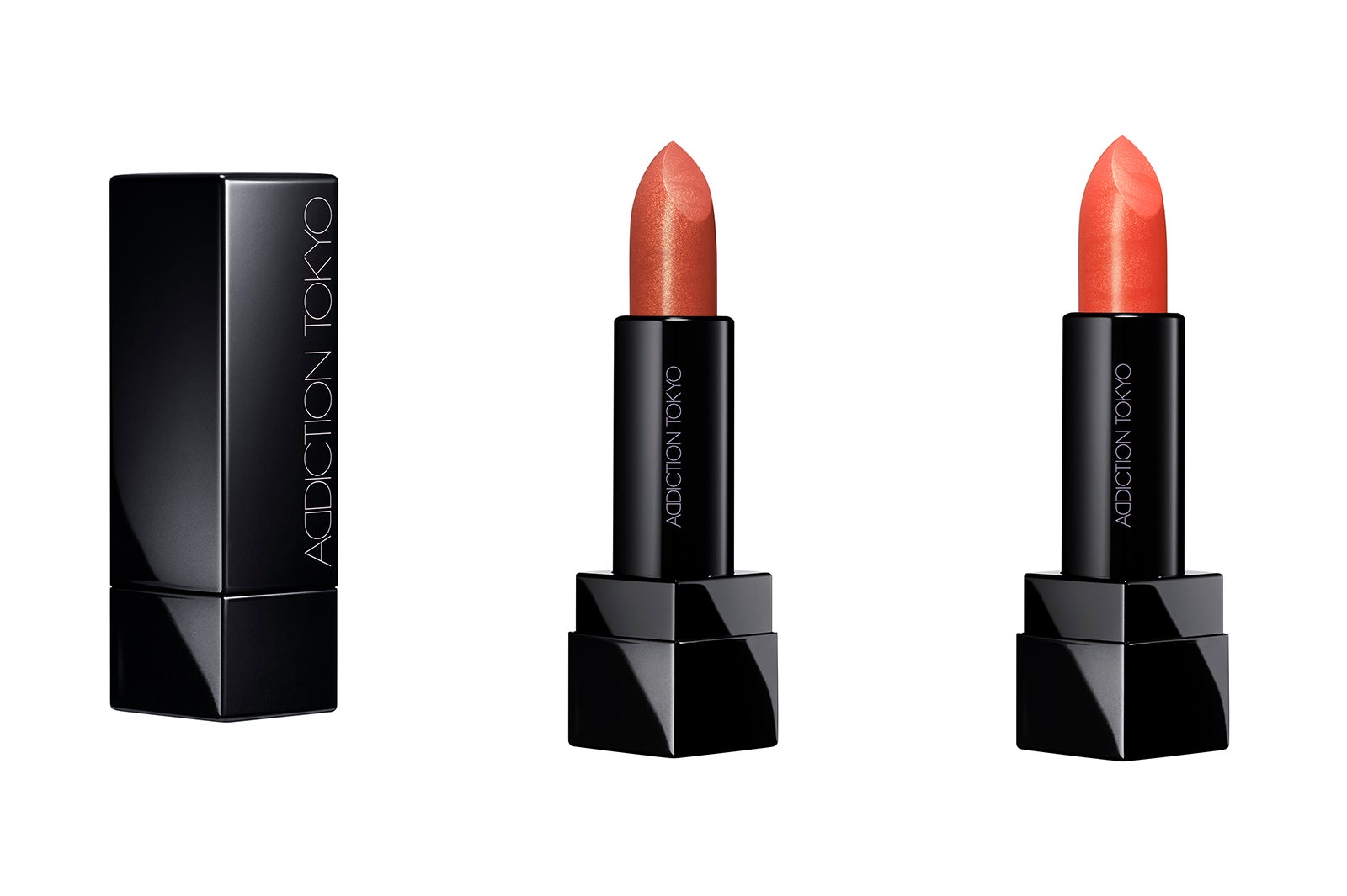 （画像左から）010、011／画像提供：ADDICTION