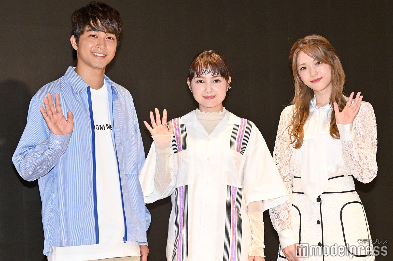 （左から）佐藤寛太、葵わかな、松村沙友理 （C）モデルプレス