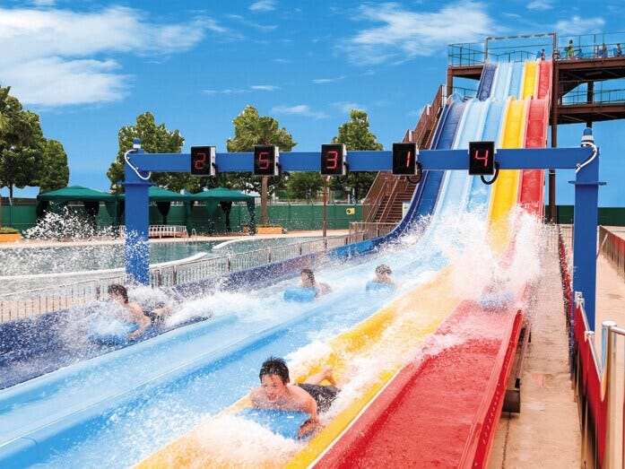 高さ12ｍから5人で一気に滑り落ちる「GOGOスライダー」。順位が出るので競ってみましょう【制限】身長120cm以上＆体重25kg以上120kg未満