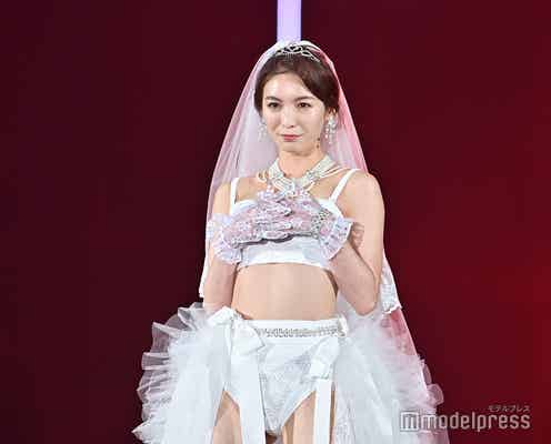 ほのか、純白ランジェリーで美ボディ披露<TGC 2022 S/S>