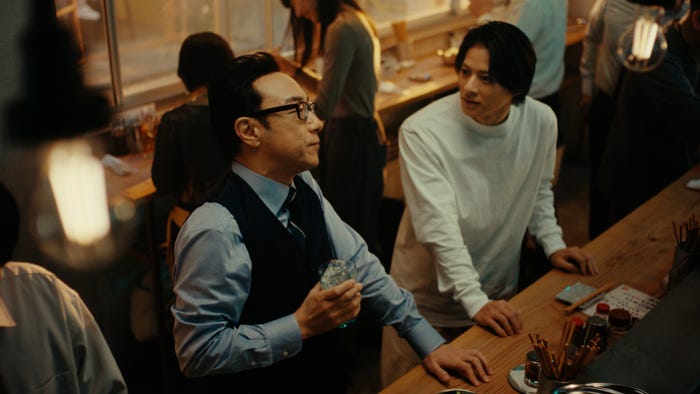 角田晃広、平野紫耀/「平野紫耀はじめての翠ジンソーダ」篇より(提供写真)