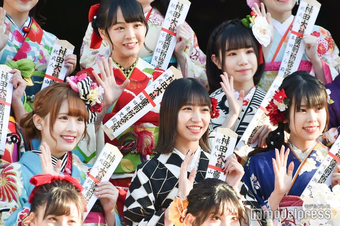 (時計回りに)福田朱里、水田詩織、吉川七瀬、山下エミリー、武井紗良/AKB48グループ成人式記念撮影会 (C)モデルプレス