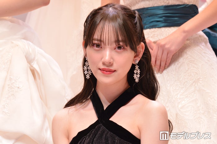 堀未央奈、ショーパンコーデで美脚際立つ「街中でもオーラ出てる」「スタイル抜群」と反響