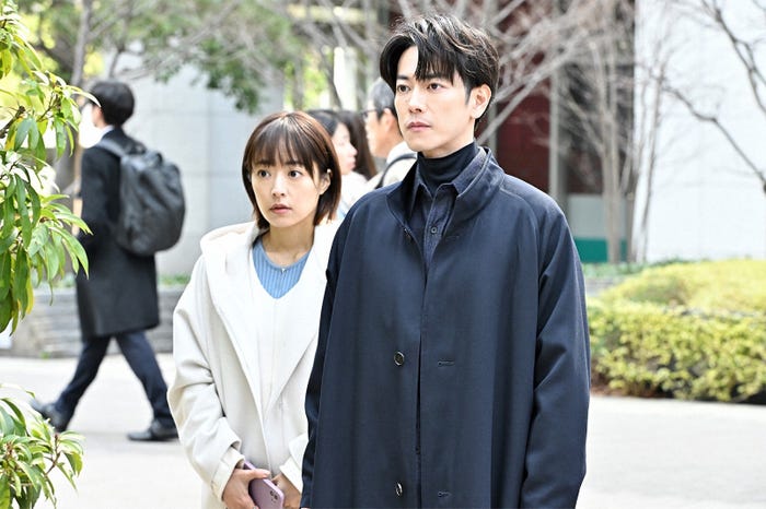 井上真央、佐藤健/ 「100万回 言えばよかった」最終話より(C)TBS