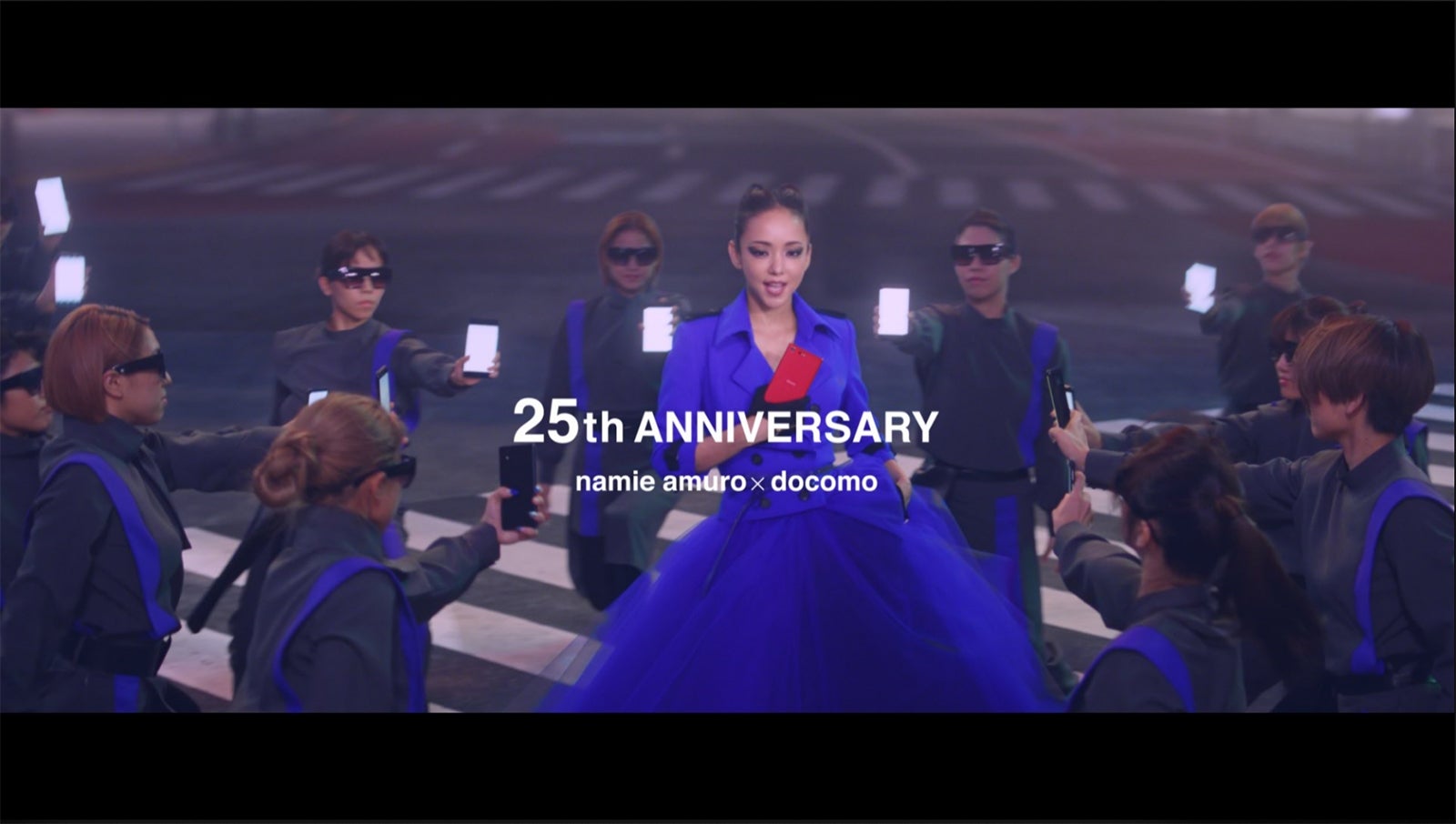 安室奈美恵 小室哲哉と再会の握手 16年ぶりコラボ曲 How Do You Feel Now で 渋谷ジャック モデルプレス