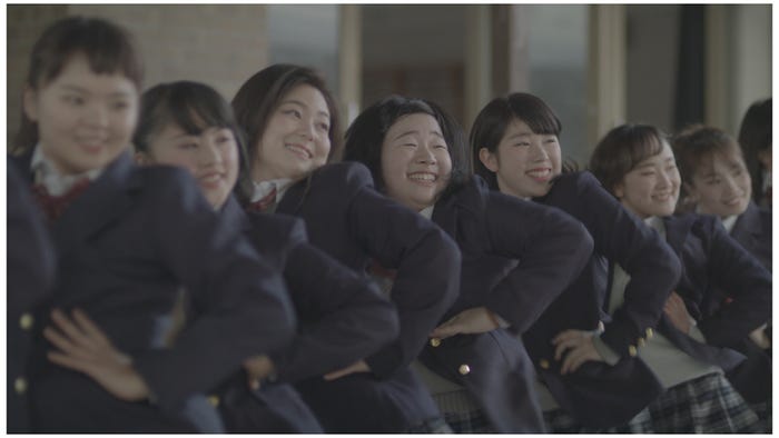 動画のワンシーン(C)アカネキカクフレッシャーズダンス2018