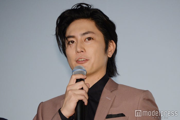 間宮祥太朗 安藤政信と兄弟の 契 交わす モデルプレス 間宮祥太朗 安藤政信と兄弟の 契 交わす モデルプレス