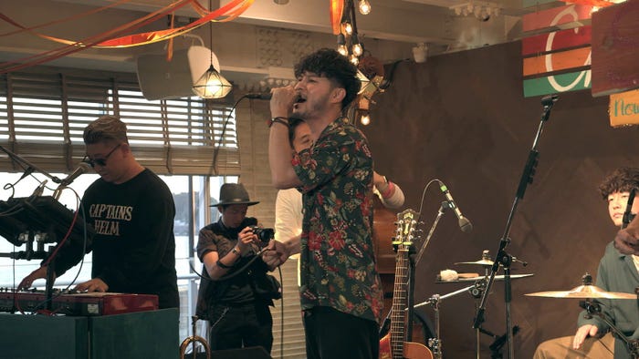 SPiCYSOLのライブの様子「TERRACE HOUSE TOKYO 2019-2020」5th WEEK(C)フジテレビ/イースト・エンタテインメント