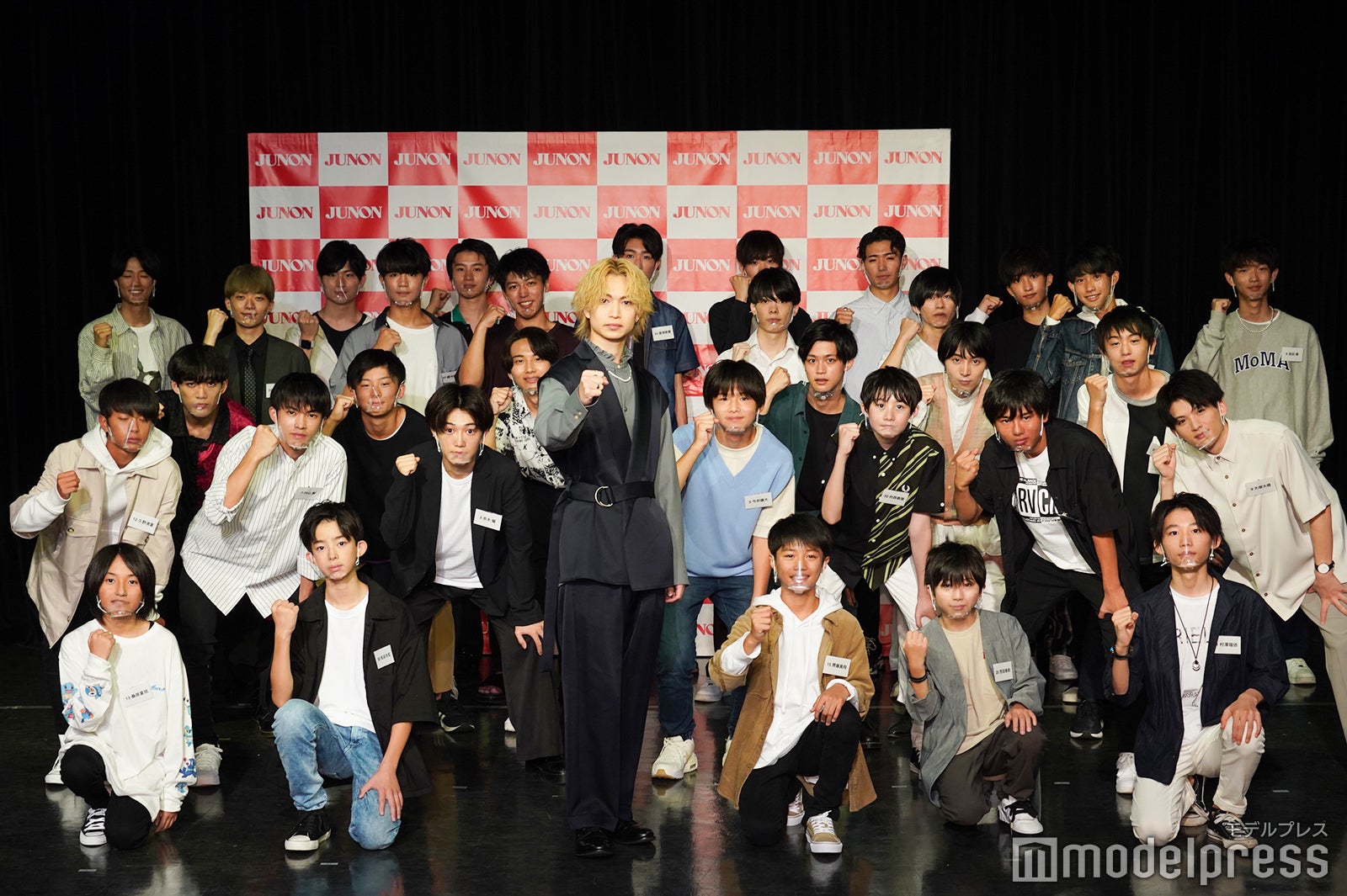 「第34回ジュノン・スーパーボーイ・コンテスト」BEST35と綱啓永（C）モデルプレス