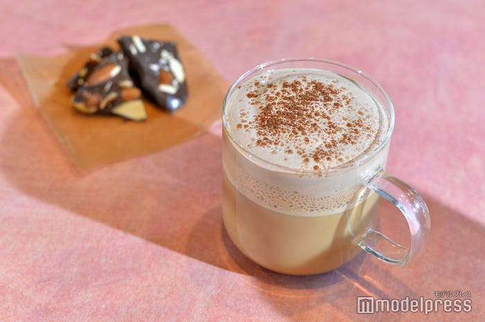 チョコレート ムース ラテ(ホット)(C)モデルプレス