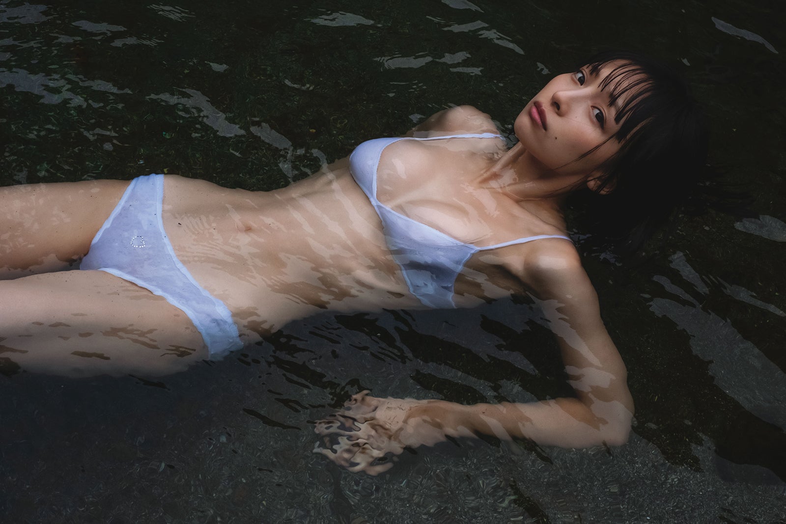 華村あすか 写真集「真価論」／撮影：沢渡朔（画像提供：講談社）