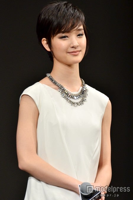 剛力彩芽、イケメンを「じっくり観察」