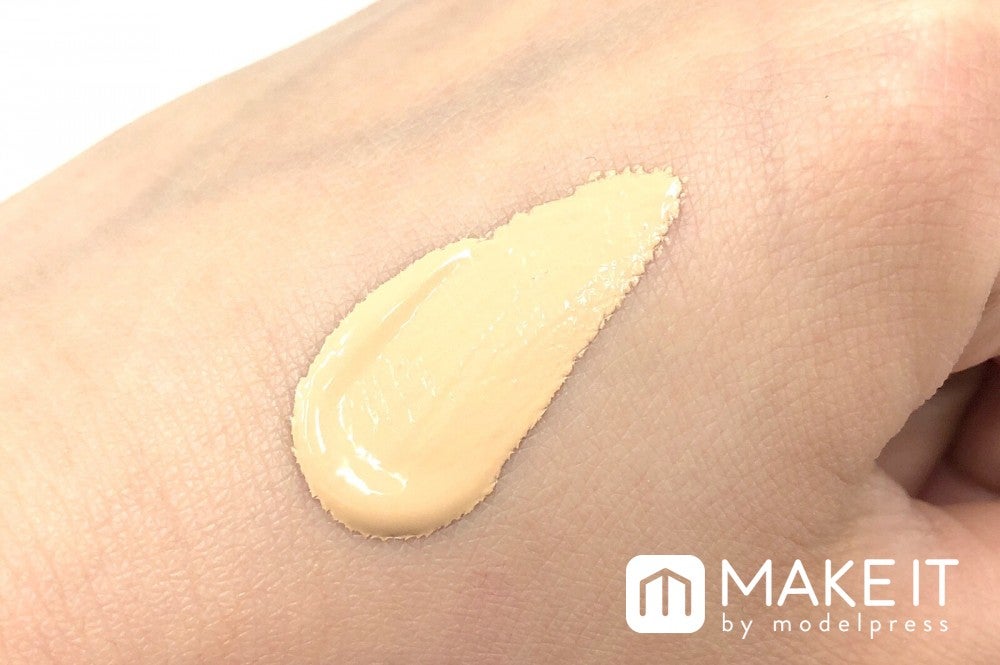 レブロン／フォトレディ キャンディッド ファンデーション (C)メイクイット