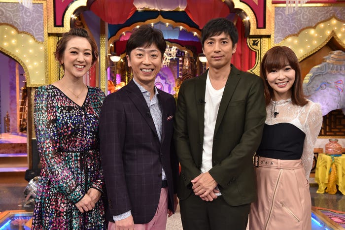 MC を務める (写真左から)SHELLY、後藤輝基(フットボールアワー)、徳井義実(チュートリアル)、指原莉乃(HKT48 (画像提供:日本テレビ)
