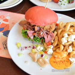 ハンバーガー ~BBQ プルドポーク~¥2,400(C)モデルプレス