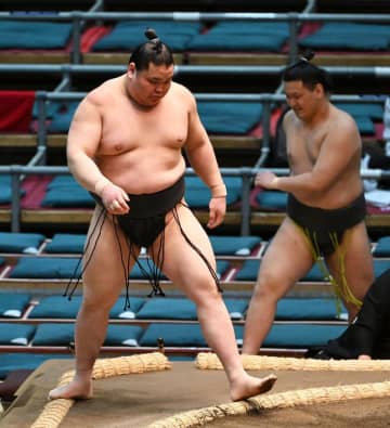 “史上最強の新弟子”旭富士が圧勝発進、無敗街道は継続【大相撲春場所】