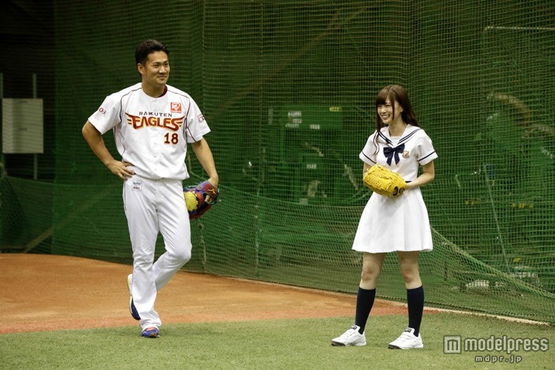 田中将大投手と白石麻衣の練習風景