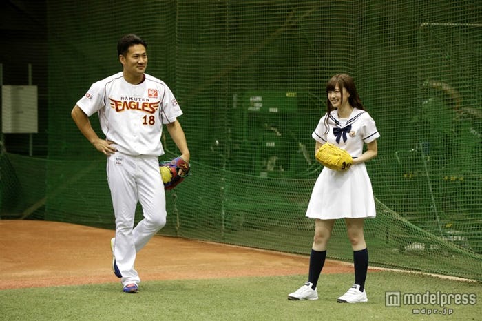 田中将大投手と白石麻衣の練習風景