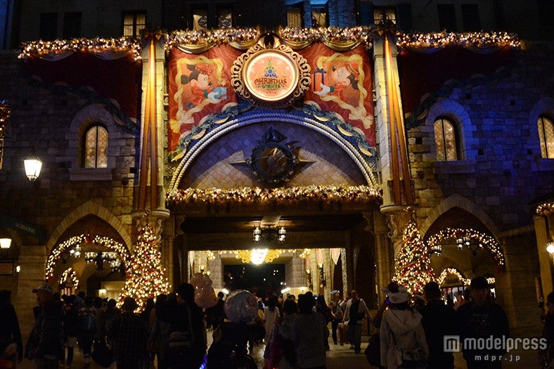 エントランス（夜）