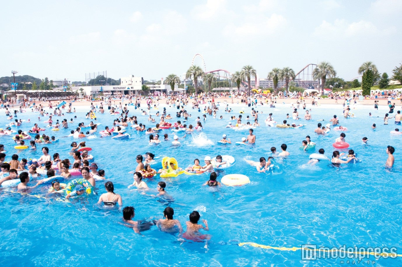 波のプール／画像提供：よみうりランド