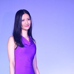 菜々緒、“美胸あらわ”な水着ショットを披露し「いいね」の嵐