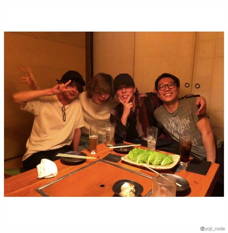 米津玄師が茶髪に？RADWIMPS野田洋次郎バースデーの集合ショットが話題