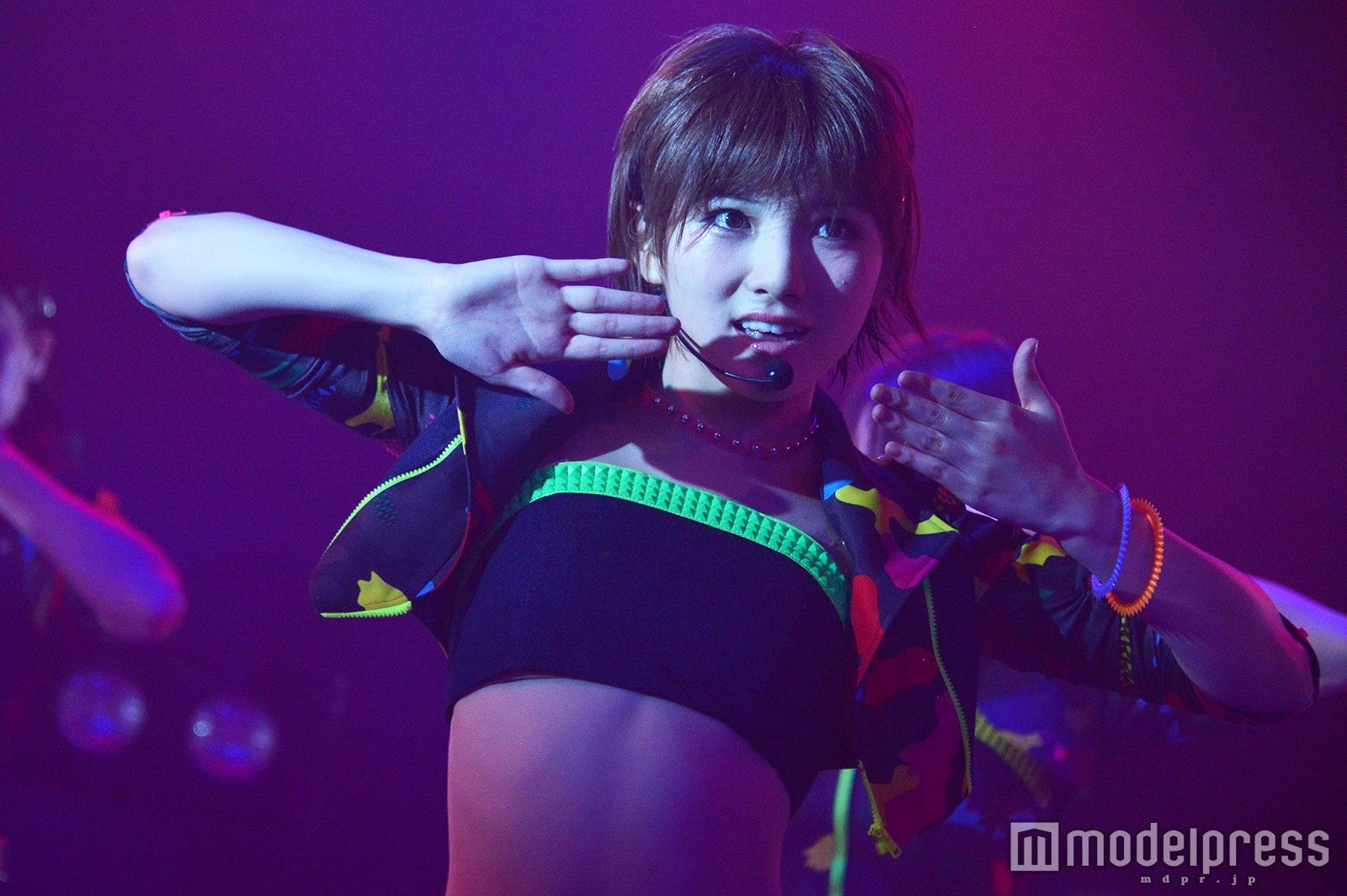 岡田奈々／井上ヨシマサ「神曲縛り」公演（C）モデルプレス