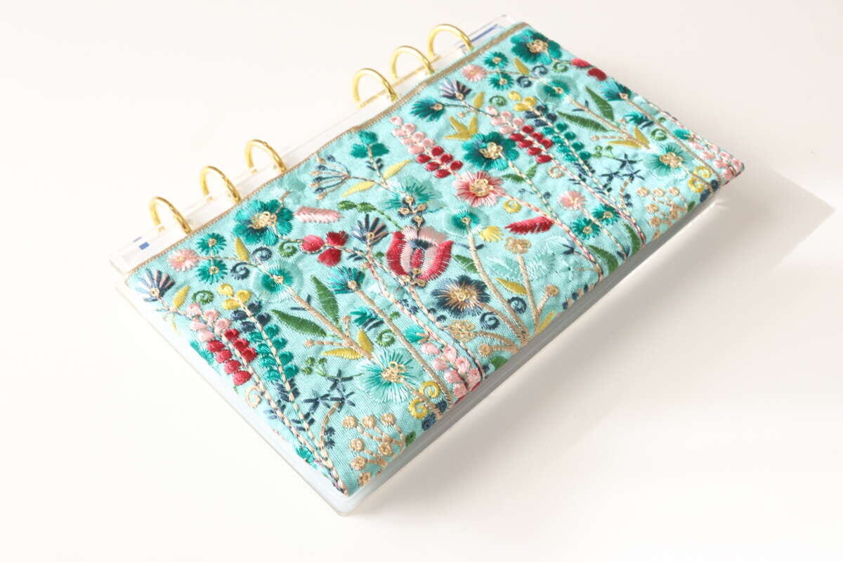 ダイソーのインド刺繍リボンを使ったノート