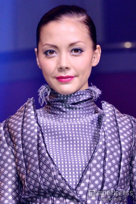 土屋アンナに“舞台中止訴訟”の質問殺到