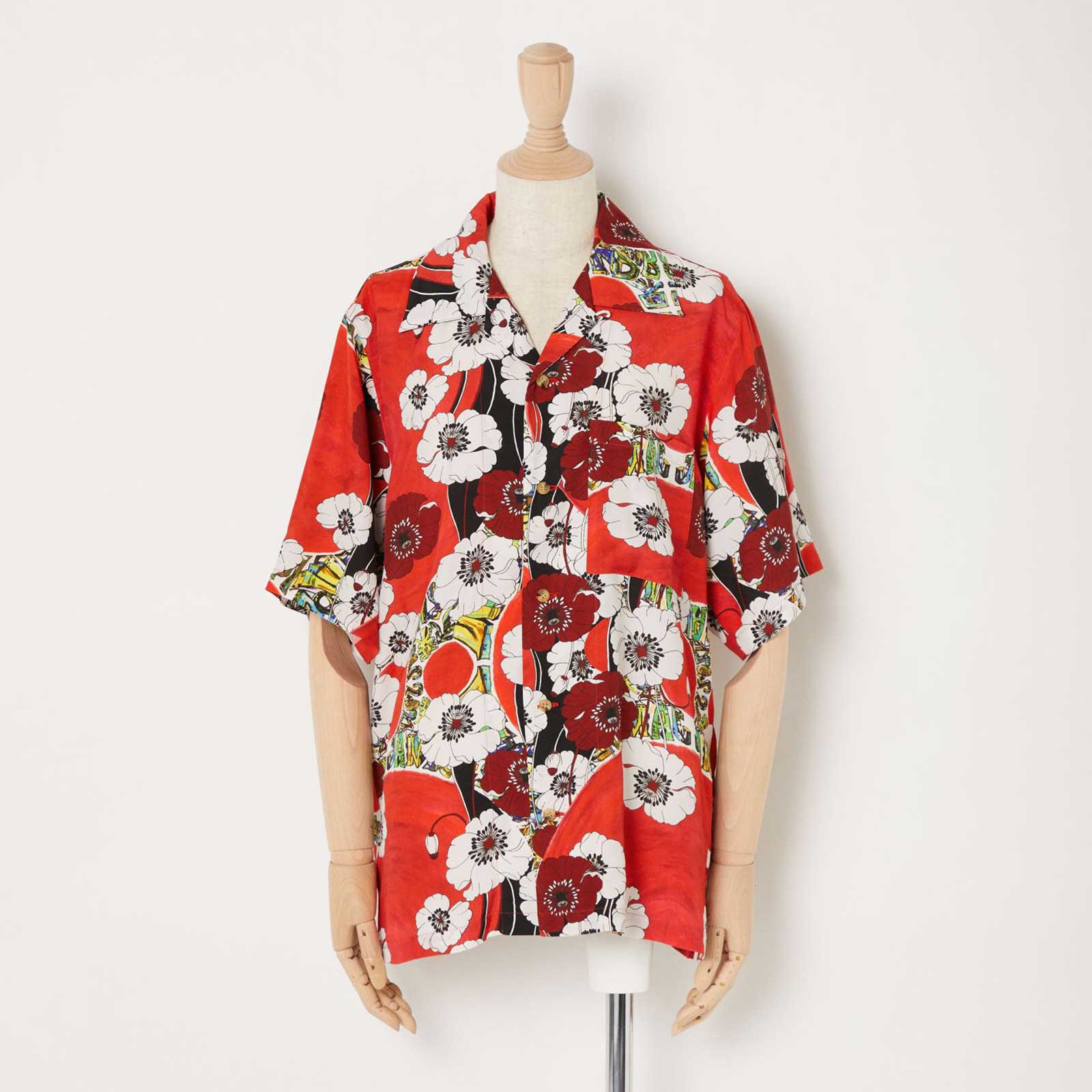 香取慎吾＆祐真朋樹「JANTJE_ONTEMBAAR」×「ANNA SUI」／アロハシャツ（提供写真）